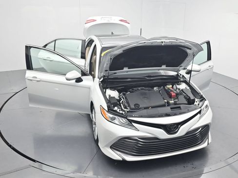 Used 2018 Toyota Camry XLE FWD image 52