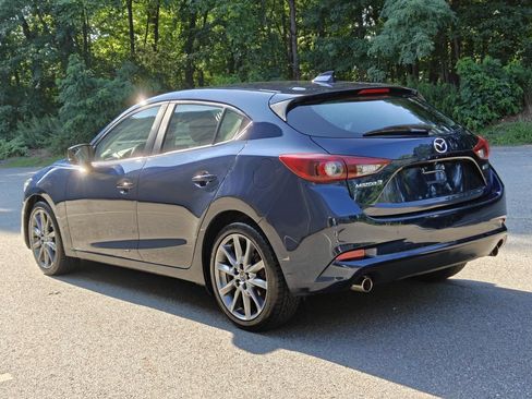 Used 2018 MAZDA MAZDA3 Grand Touring w/ Premium Equipment Package FWD image 5
