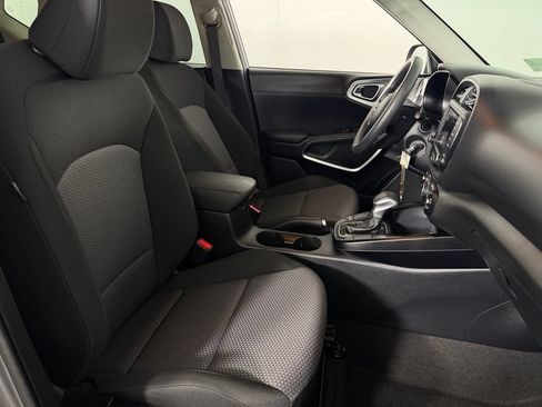 Used 2025 Kia Soul LX w/ LX Technology Package FWD image 29