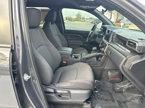 Certified 2025 Toyota Tacoma SR5 image 32