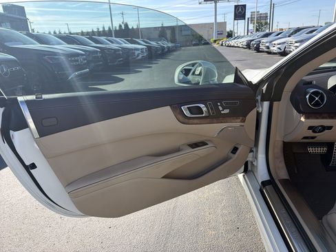 Used 2015 Mercedes-Benz SL 550 image 14