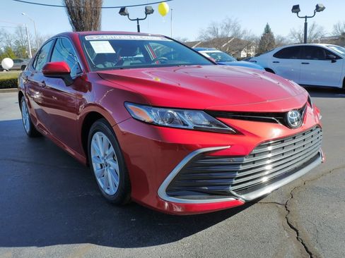 Used 2024 Toyota Camry LE image 3