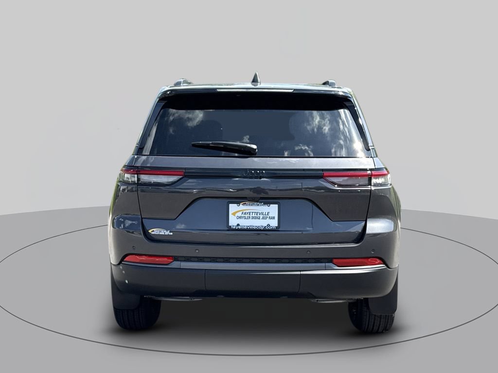 New 2026 Jeep Grand Cherokee Altitude RWD image 4