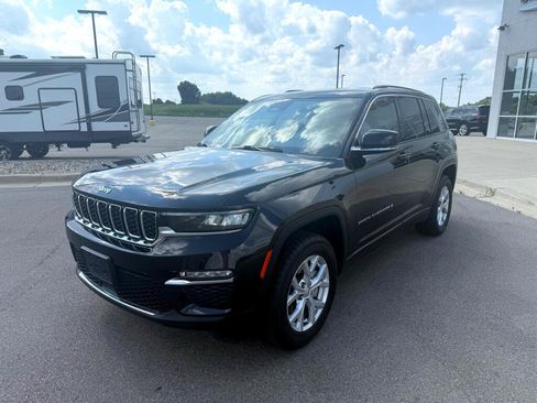 Used 2023 Jeep Grand Cherokee Limited AWD/4WD image 7