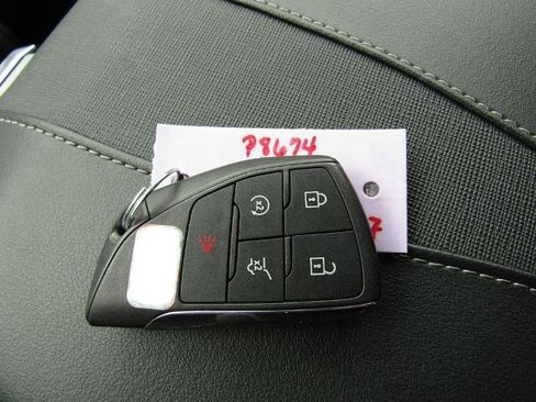 Used 2025 Buick Enclave Sport Touring AWD/4WD image 23