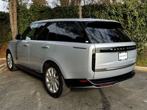 Used 2025 Land Rover Range Rover SE image 5