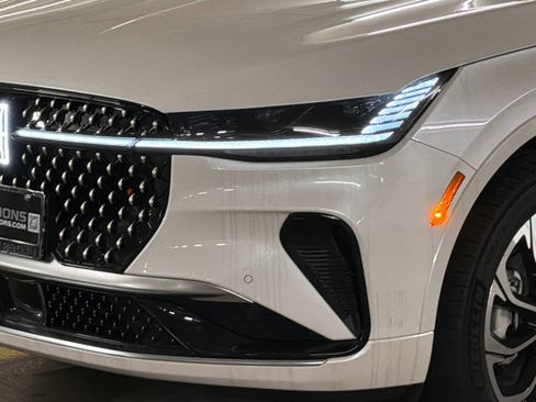 New 2026 Lincoln Nautilus Reserve AWD/4WD image 2