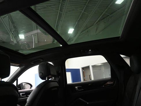 Used 2019 Porsche Cayenne AWD/4WD image 35