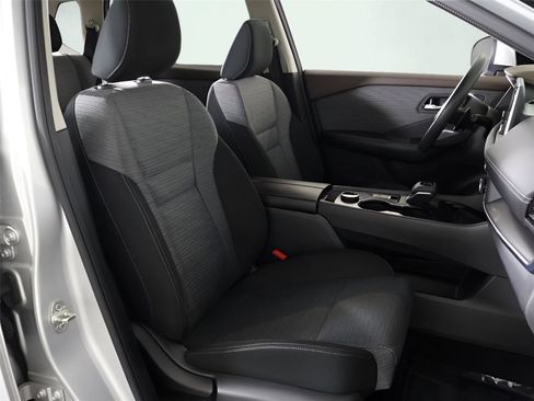 Used 2023 Nissan Rogue SV image 26