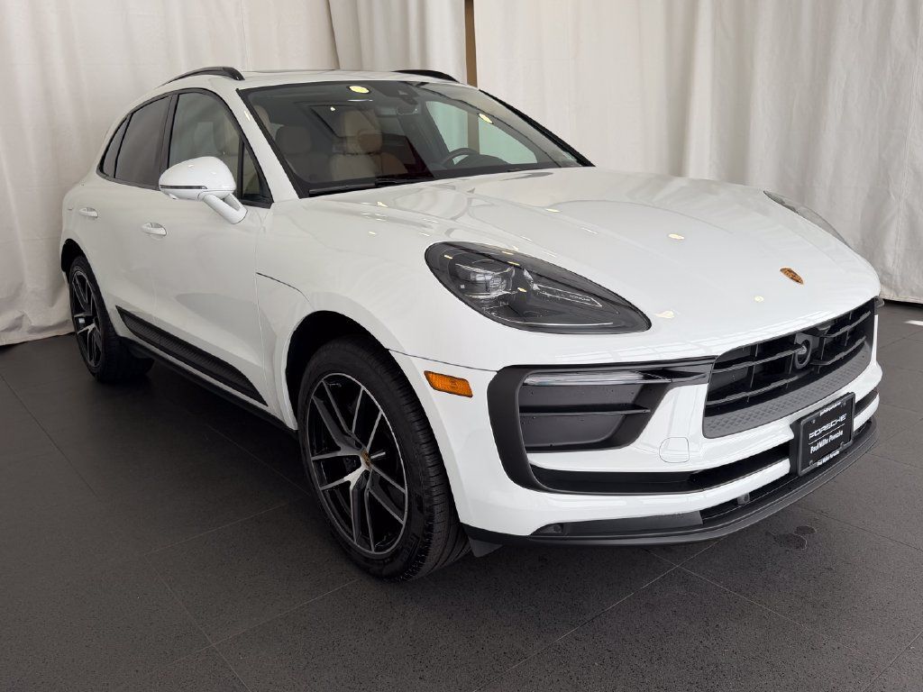 Certified 2026 Porsche Macan AWD/4WD image 7