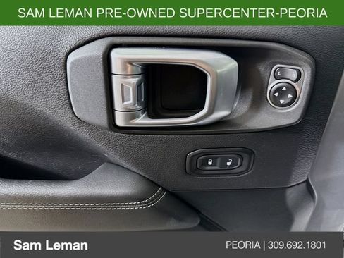 Used 2020 Jeep Gladiator Overland AWD/4WD image 18