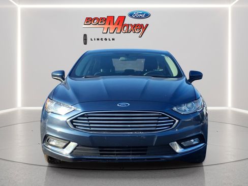 Used 2018 Ford Fusion SE w/ Equipment Group 201A image 2