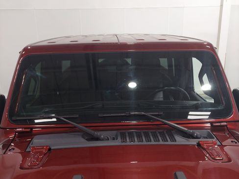 Used 2021 Jeep Wrangler Unlimited Sahara w/ Uconnect 4C Nav & Sound Group AWD/4WD image 5