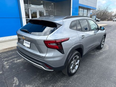 Used 2025 Chevrolet Trax LT w/ Driver Confidence Package image 7