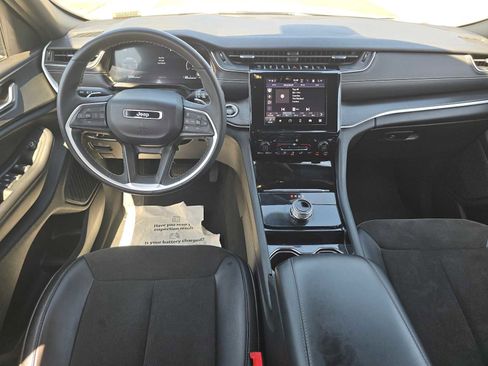 Used 2023 Jeep Grand Cherokee Altitude AWD/4WD image 19