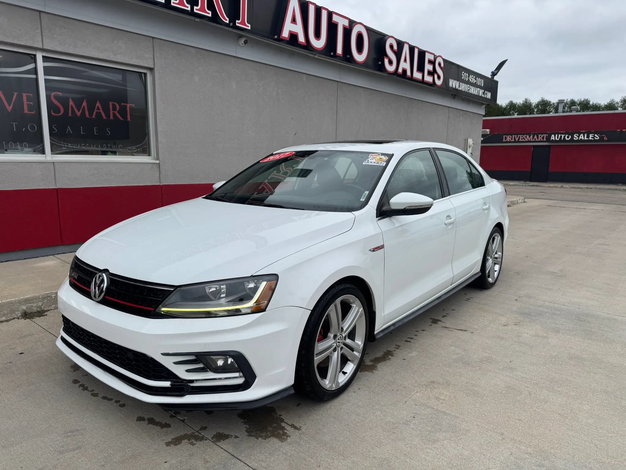 Used 2017 Volkswagen Jetta GLI FWD image 2
