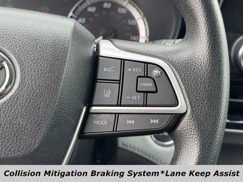 Used 2023 Toyota Highlander L image 5