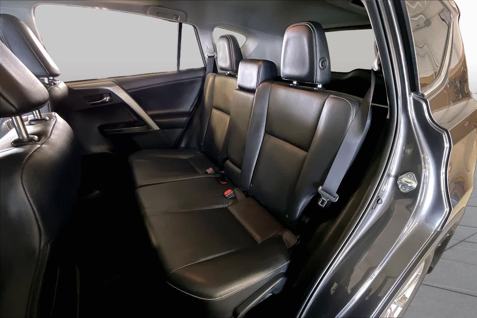 Used 2016 Toyota RAV4 Limited FWD image 19