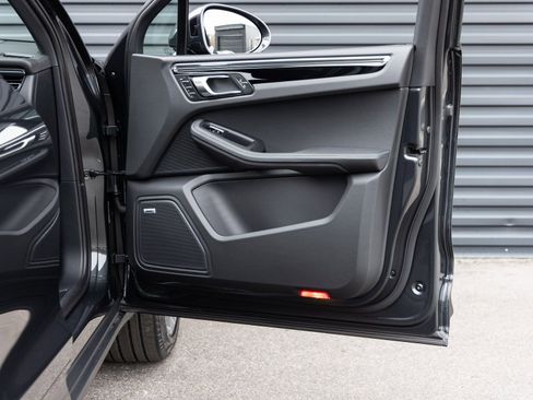 New 2026 Porsche Macan image 32