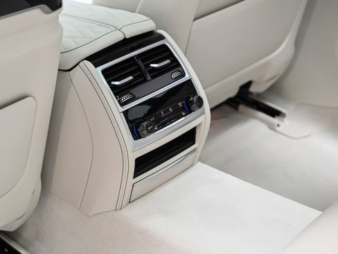 Used 2020 BMW ALPINA B7 xDrive w/ Interior Design Package image 36