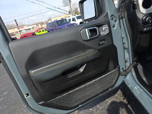 Used 2025 Jeep Wrangler Unlimited Sahara w/ Safety Group image 19