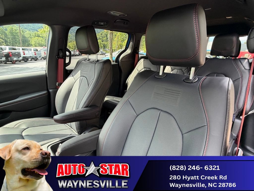 New 2027 Chrysler Pacifica Select AWD/4WD image 8