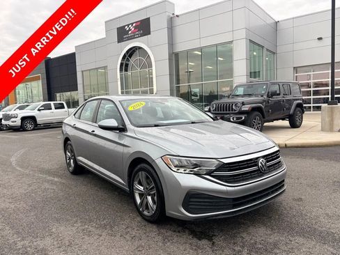 Used 2024 Volkswagen Jetta SE FWD image 1