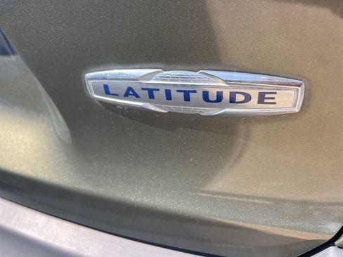 Used 2019 Jeep Cherokee Latitude w/ Popular Appearance Group image 15