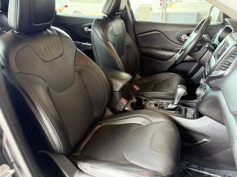 Used 2021 Jeep Cherokee Latitude Lux FWD image 19