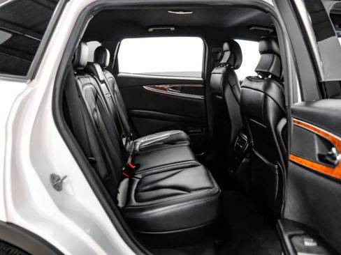 Used 2019 Lincoln Nautilus Select image 32