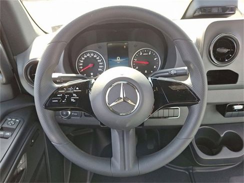 Used 2025 Mercedes-Benz Sprinter 2500 image 17
