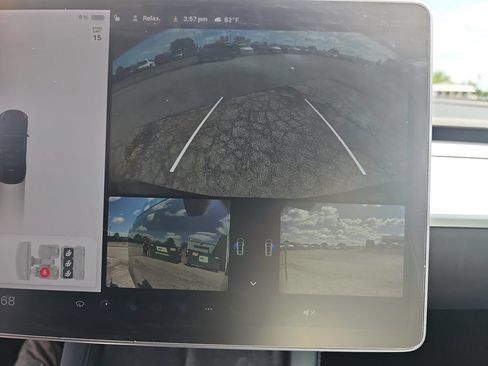Used 2021 Tesla Model Y Long Range AWD/4WD image 30