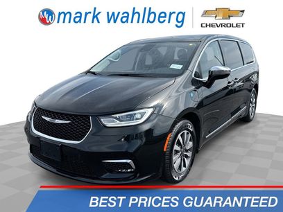 Used 2023 Chrysler Pacifica Limited