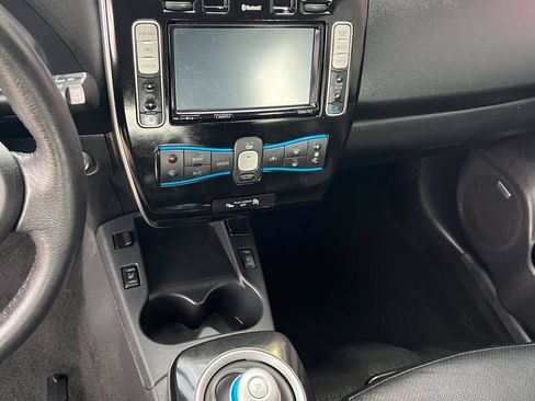 Used 2015 Nissan Leaf SL w/ Premium Package FWD image 13