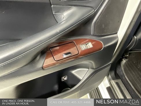 Used 2013 Lexus LX 570 4WD w/ Luxury Pkg image 19