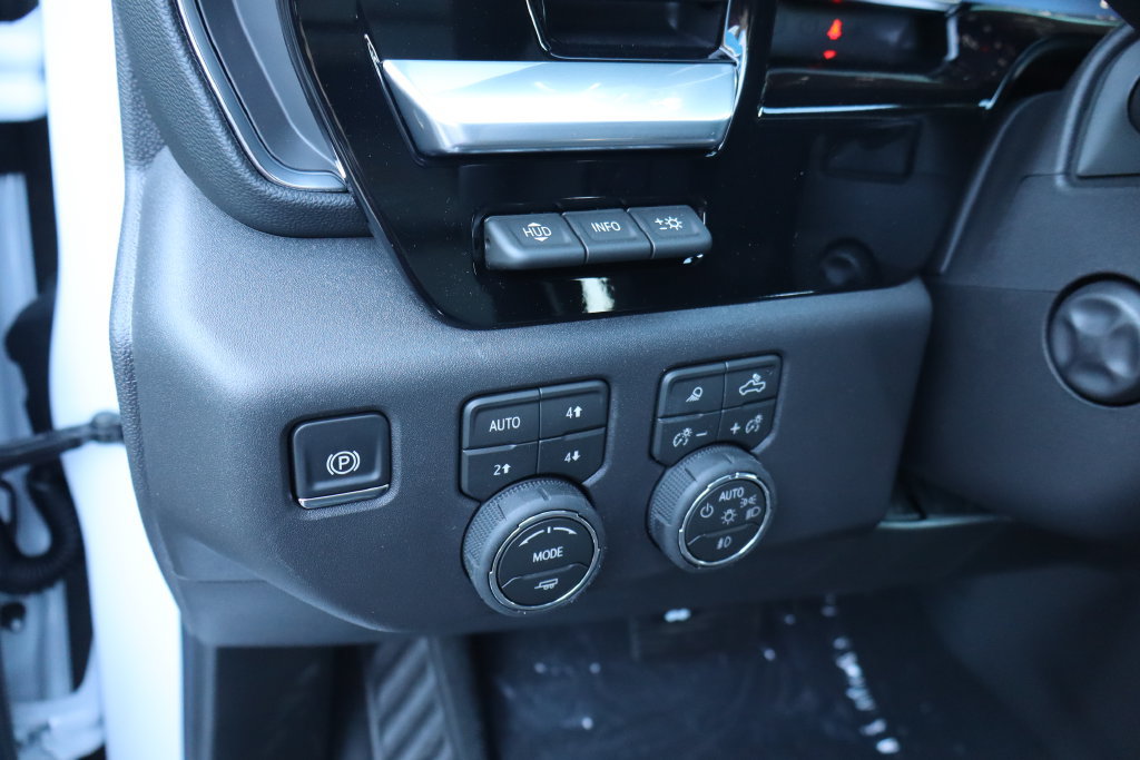 New 2026 Chevrolet Silverado 1500 High Country w/ Technology Package AWD/4WD image 16