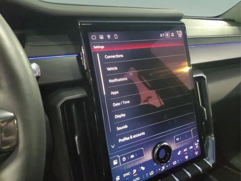 Used 2025 GMC Acadia AT4 image 20