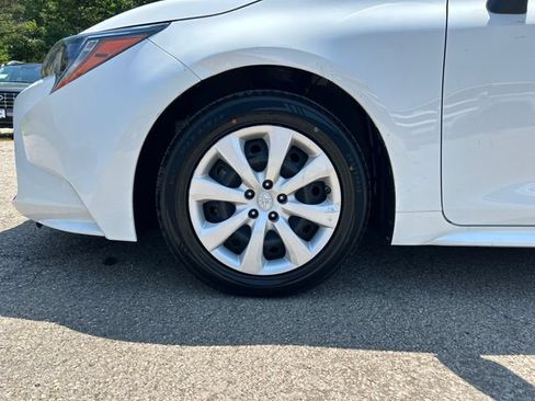 Used 2022 Toyota Corolla LE FWD image 12