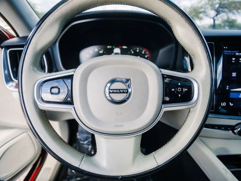 Used 2020 Volvo S60 T6 Momentum image 29