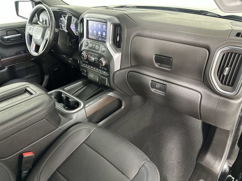 Used 2022 GMC Sierra 1500 SLT w/ SLT Premium Plus Package AWD/4WD image 32