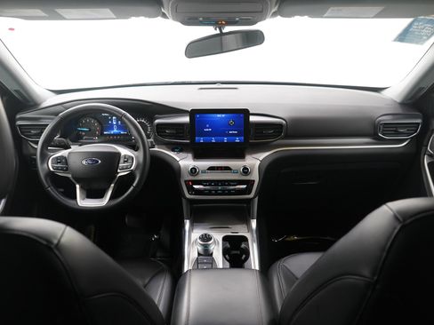 Used 2024 Ford Explorer XLT image 14