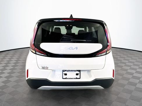 Used 2025 Kia Soul LX w/ LX Technology Package FWD image 11