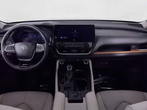 Used 2025 Toyota Grand Highlander AWD image 5