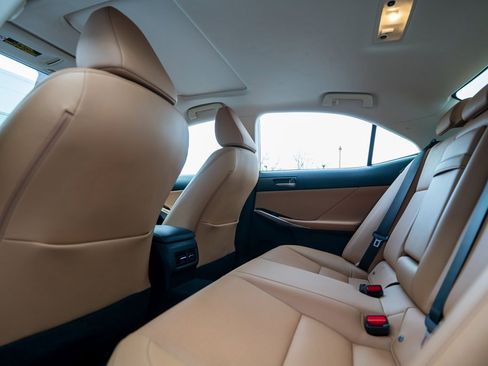 Used 2017 Lexus IS 200t image 33