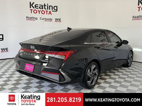 Used 2025 Hyundai Elantra Limited image 5