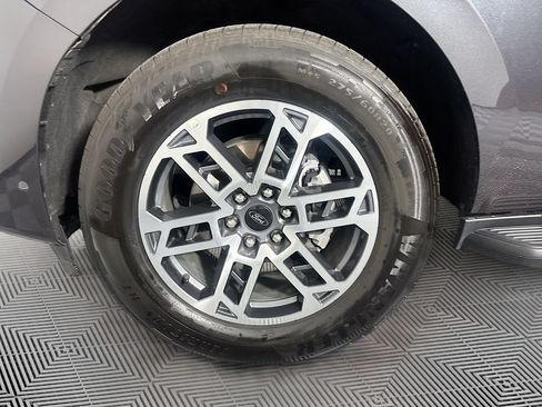 Used 2025 Ford Expedition Active RWD image 32