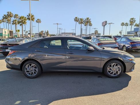 New 2026 Hyundai Elantra Blue image 5