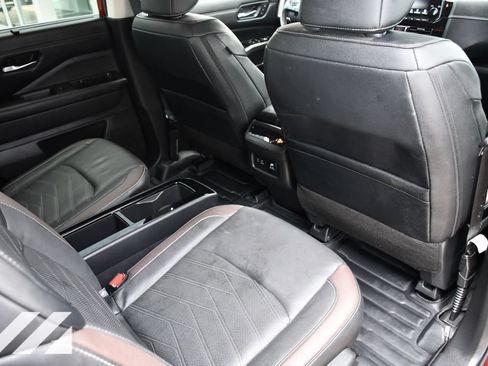 Used 2024 Nissan Pathfinder Platinum AWD/4WD image 28