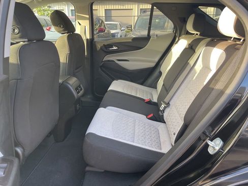 Used 2022 Chevrolet Equinox LS w/ LS Convenience Package FWD image 4