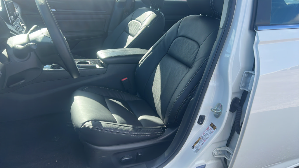 Used 2024 Nissan Altima 2.5 SV FWD image 9